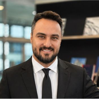Hesam Ghasemi's headshot